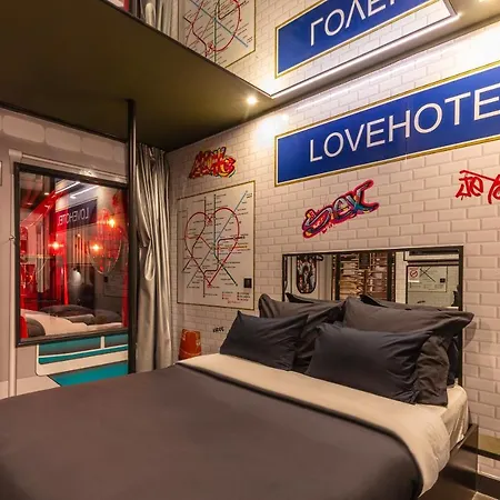 Love Hôtel avec nuit insolite au Dandy et Jacuzzi privatisé-3